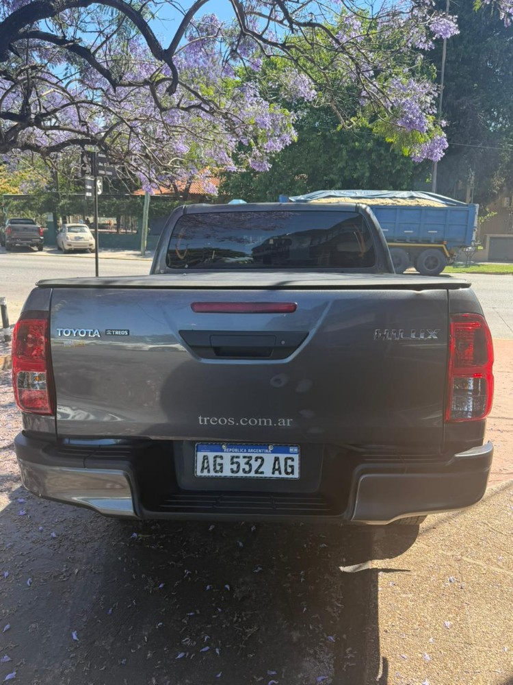 Toyota Hilux — foto 4